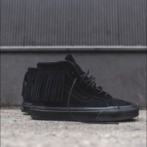 Women’s Black Vans Sk8 Hi Moc